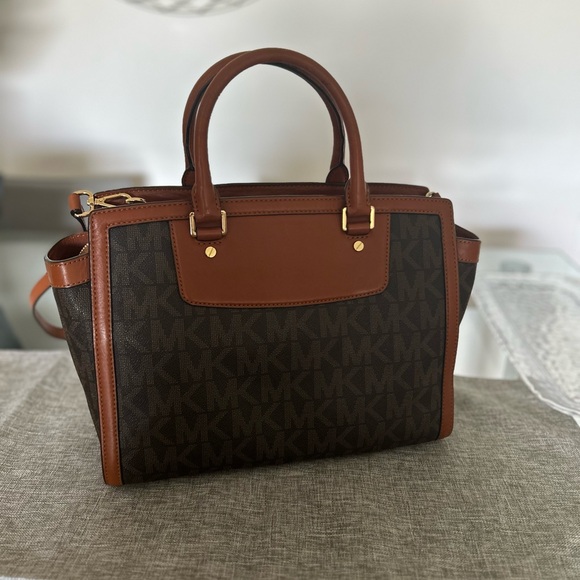 Michael Kors Tote Bag - Picture 4 of 6